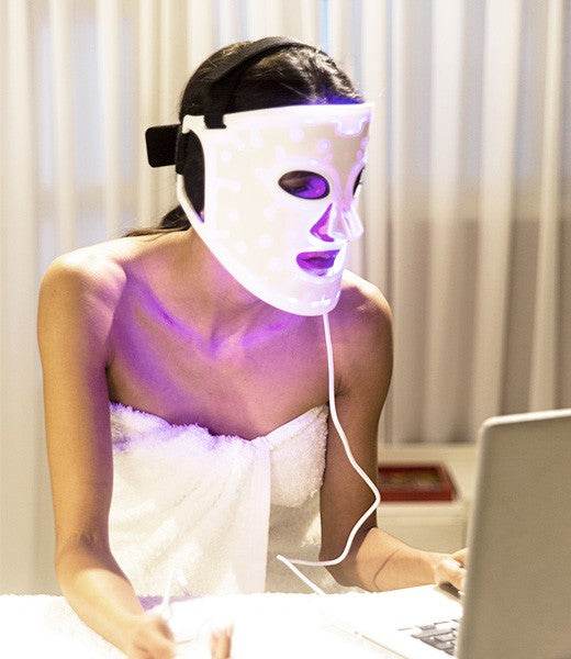 AURA Plus Light Therapy Mask - VacationGrabs