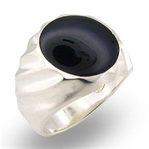 925 silver ring with jet black onyx featuring a sculpted design for a stylish look