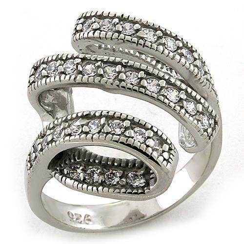 Stylish 925 sterling silver travel ring with sparkling gemstones for a chic look