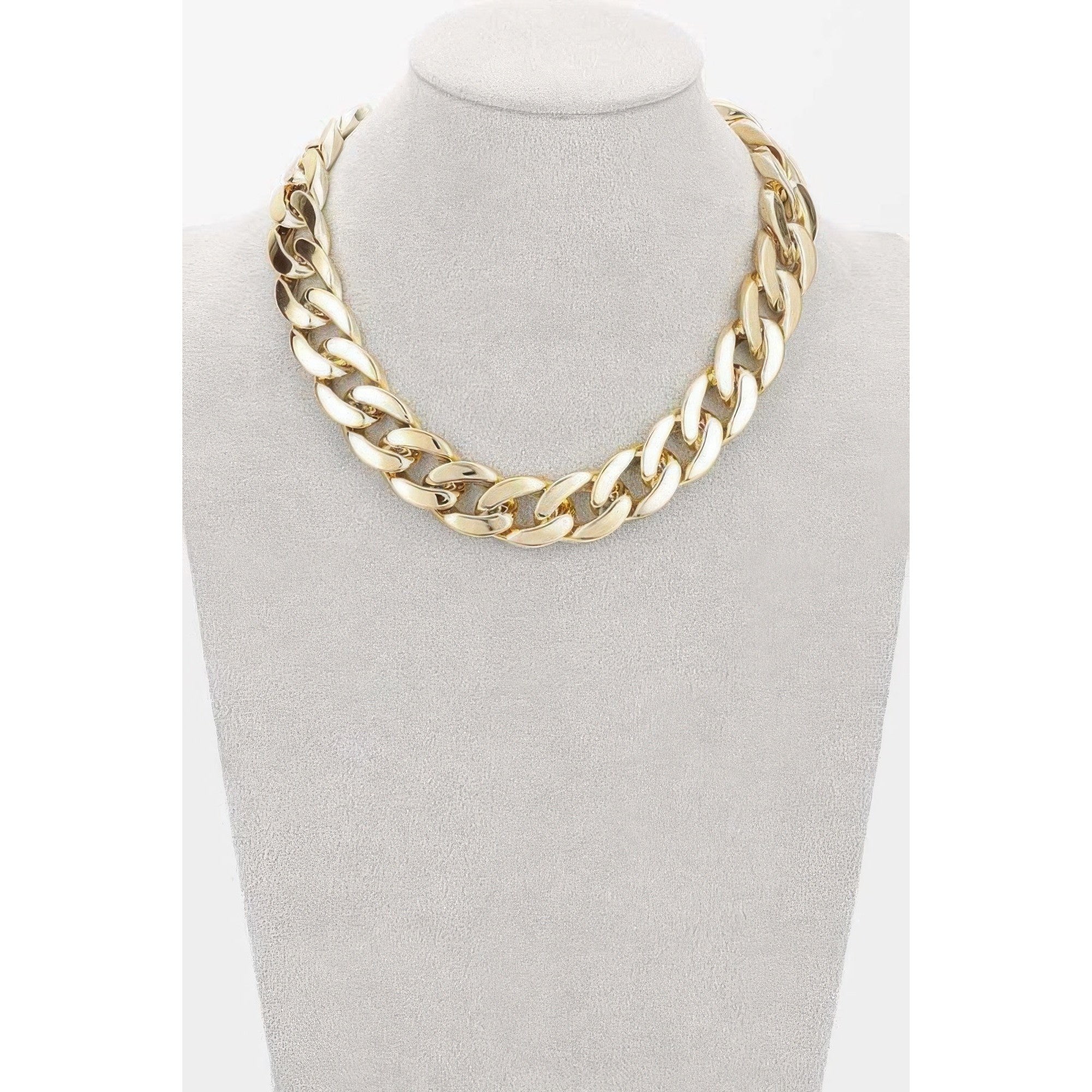 Bold statement chain necklace in gold with a chunky design for stylish women's fashion