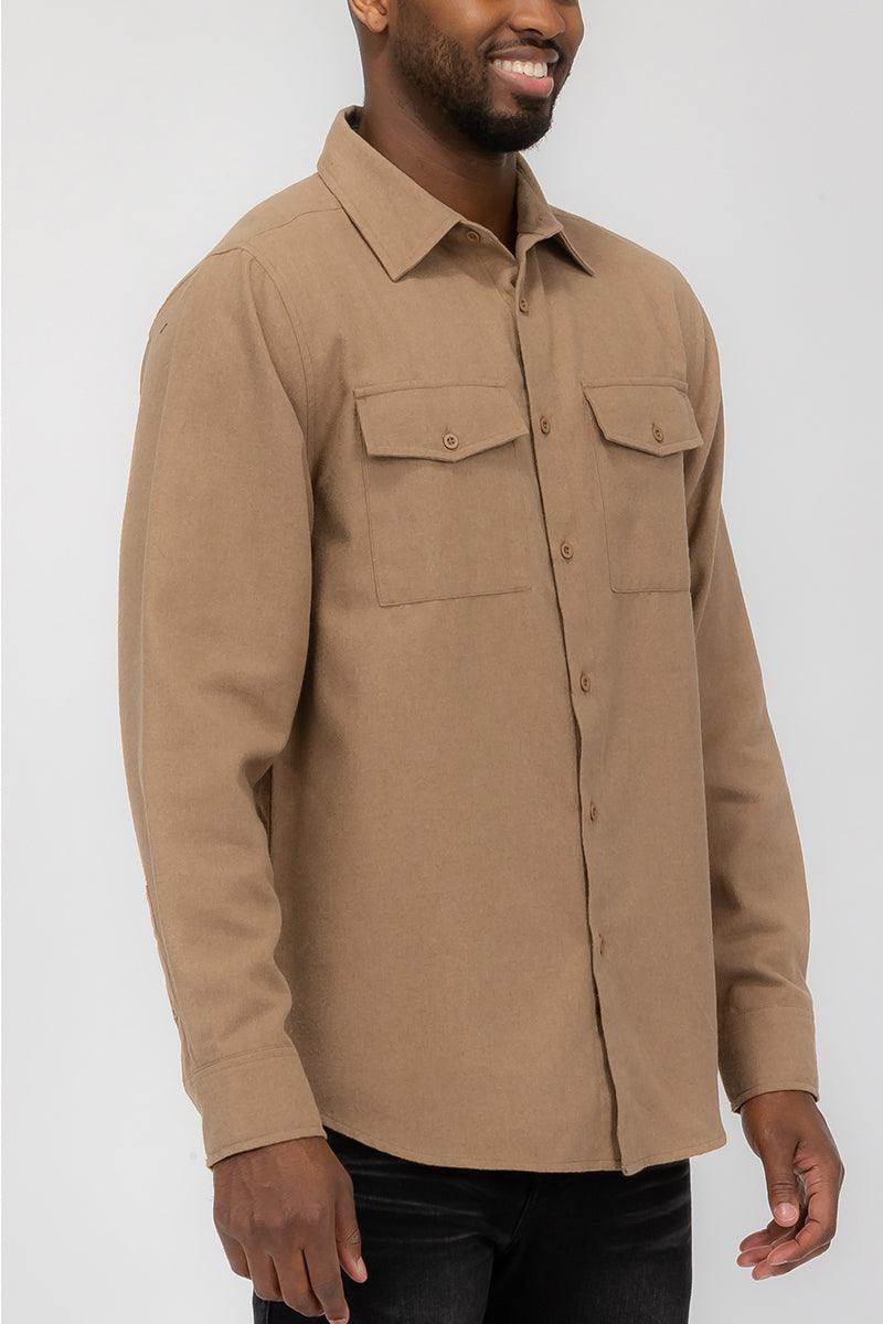 Men's brown flannel shirt for vacations with two front pockets for a casual look