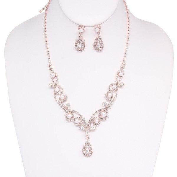 Bella Chic elegant earring necklace set featuring a sparkling design with a teardrop pendant