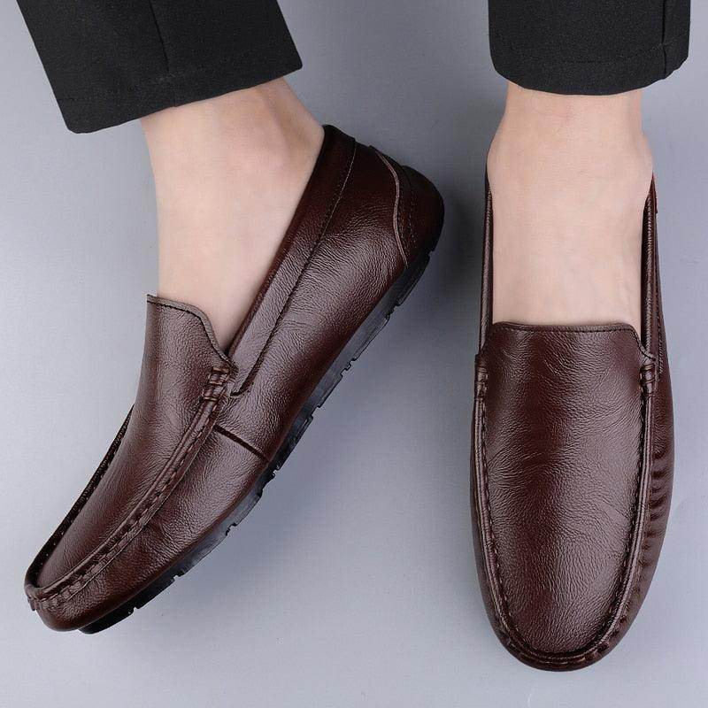 Breathable mens moccasins in brown leather for comfortable everyday wear