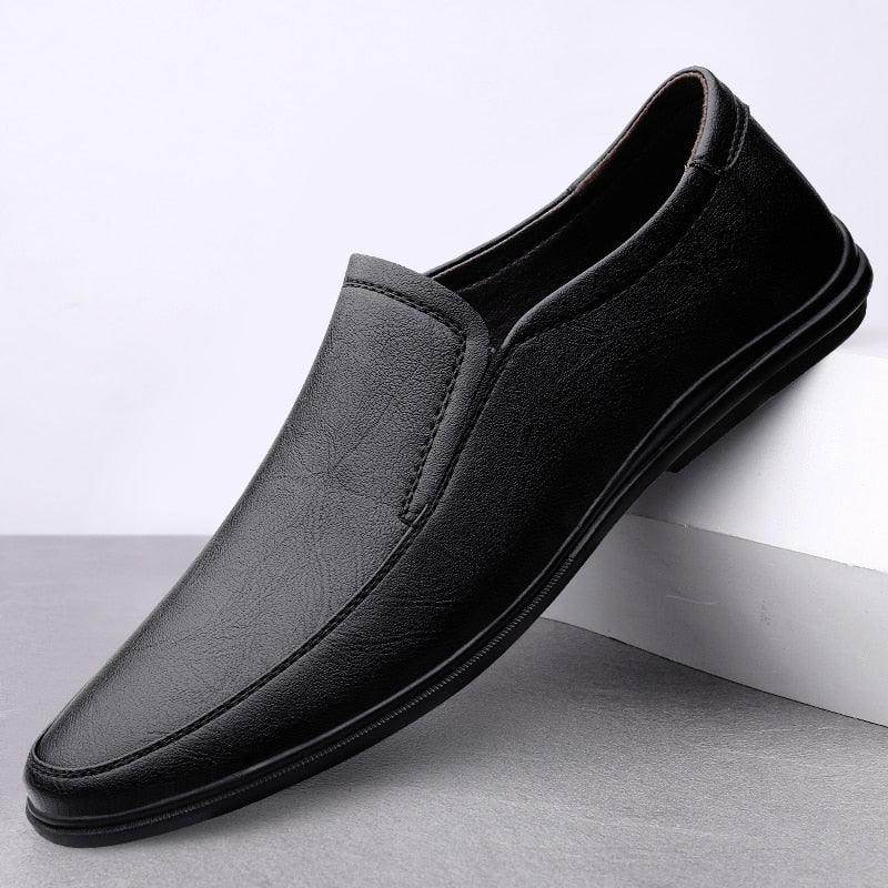 Luxury Italian loafers in black leather for stylish and comfortable men's footwear