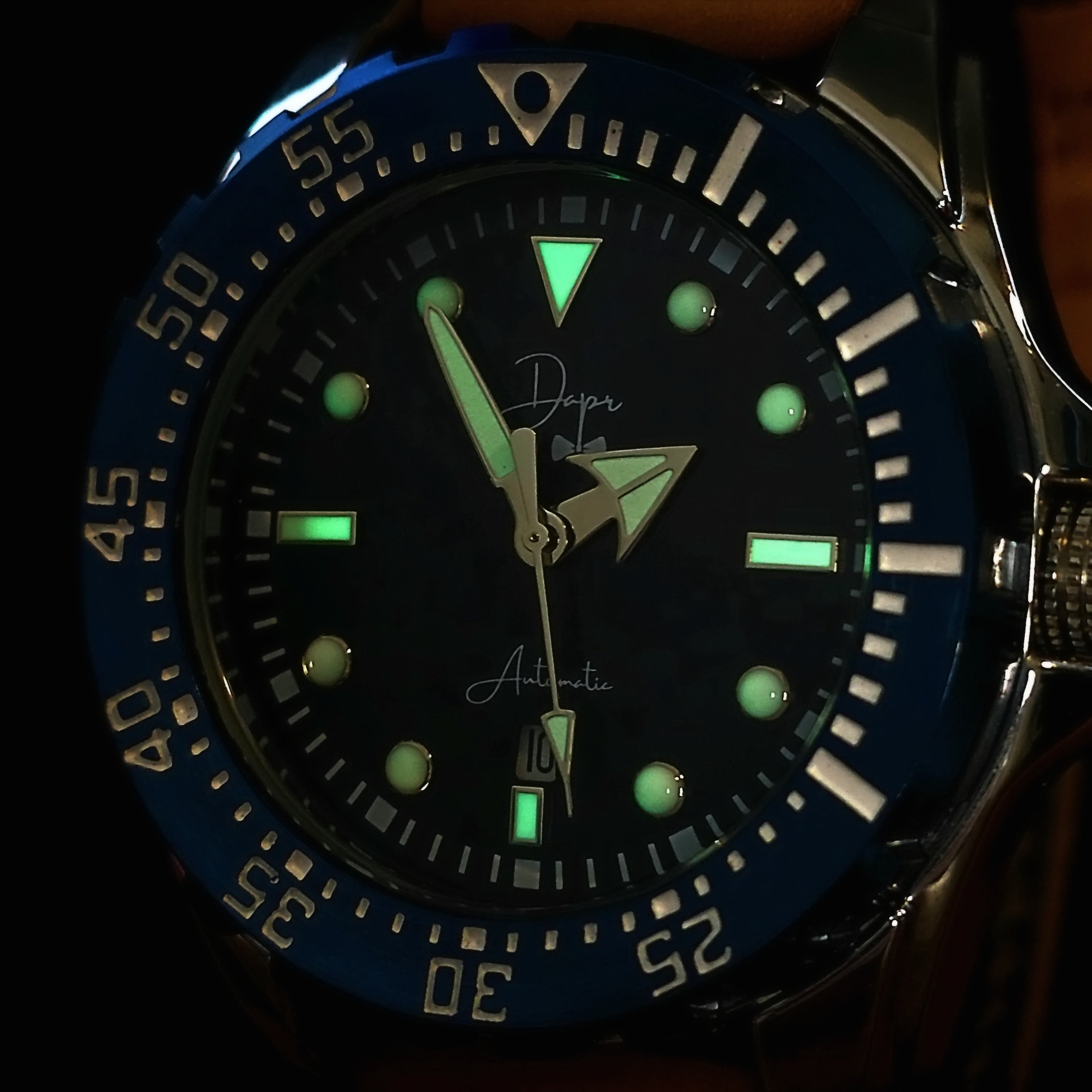 Dapr Men's Automatic Watch Bold Dial with Luminous Markers and Durable Design