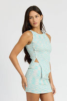 Multi Rib Top Button Detail - VacationGrabs