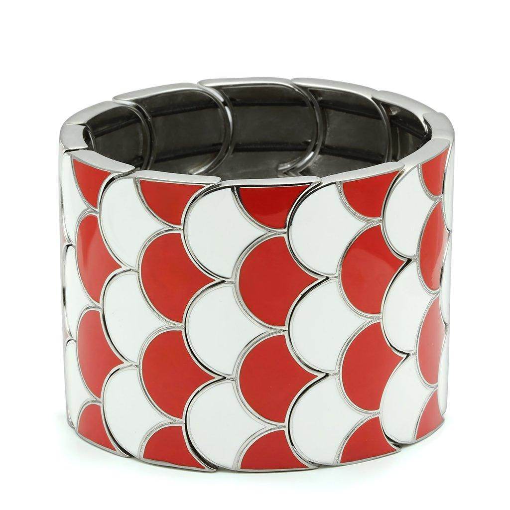 Stylish red and white stretch bracelet with a scalloped design for a fashionable look