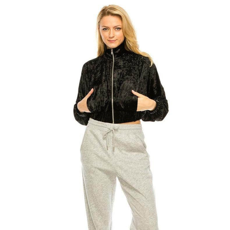 Andante USA Stylish travel jacket in black with zip closure and front pockets for casual outings