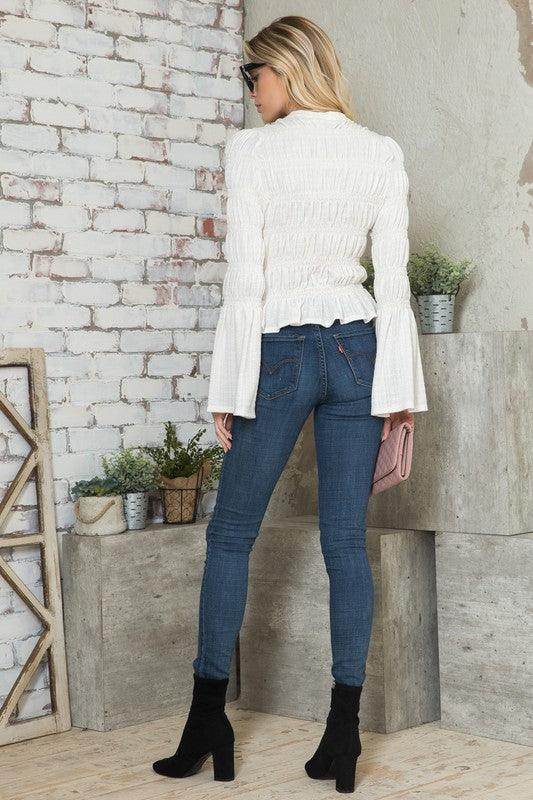 Andante USA stylish vacation blouse with bell sleeves, paired with blue jeans and ankle boots