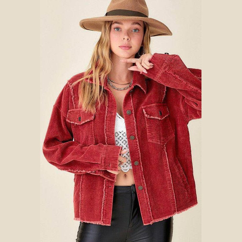 La Miel stylish vacation jacket in red corduroy with chest pockets and a relaxed fit