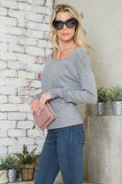Stylish Vacation Tops Women in Grey with Wide Neckline and Long Sleeves, Paired with Jeans