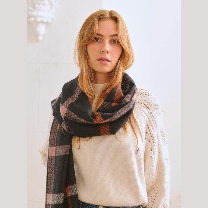 Bella Chic stylish winter scarf for vacations, featuring a checkered pattern, perfect for cozy looks.