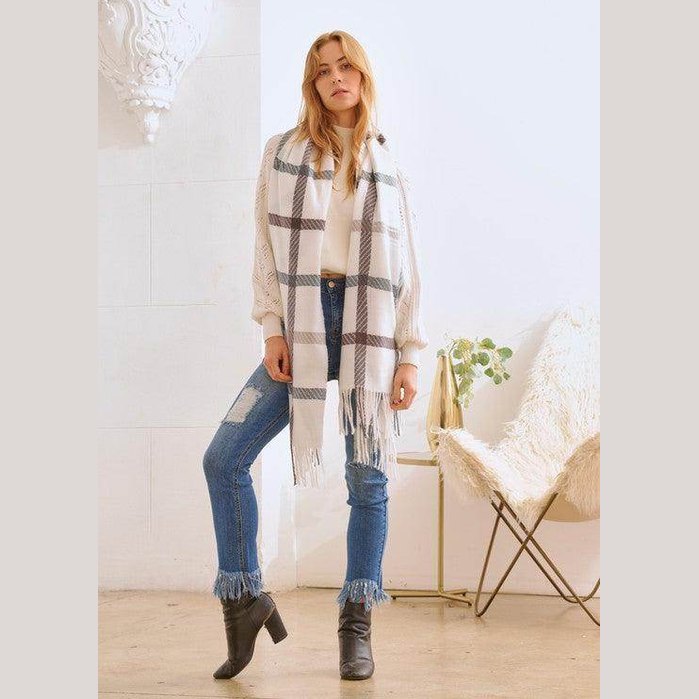 Bella Chic Stylish Winter Scarf for Vacations in a Checked Pattern for Fashionable Look