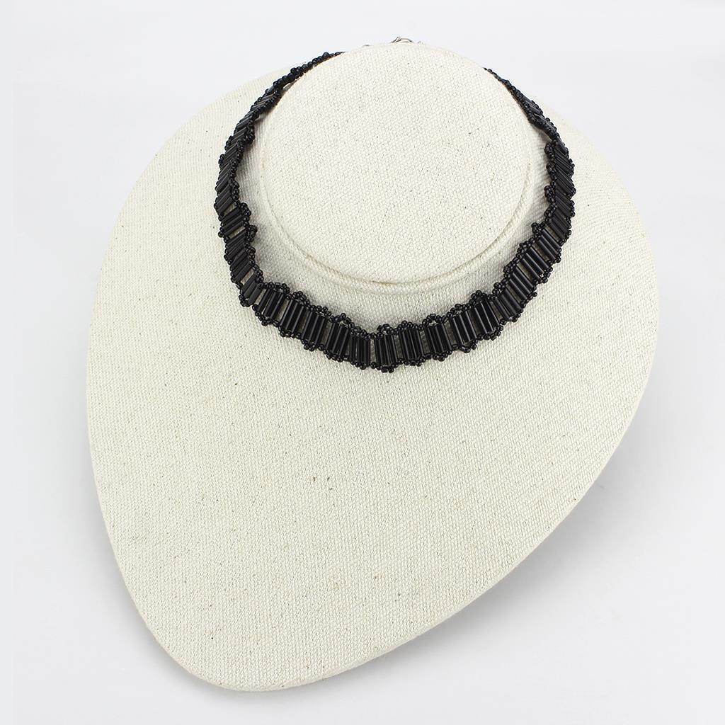 Elegant synthetic gemstone fashion necklace with black geometric design for stylish women