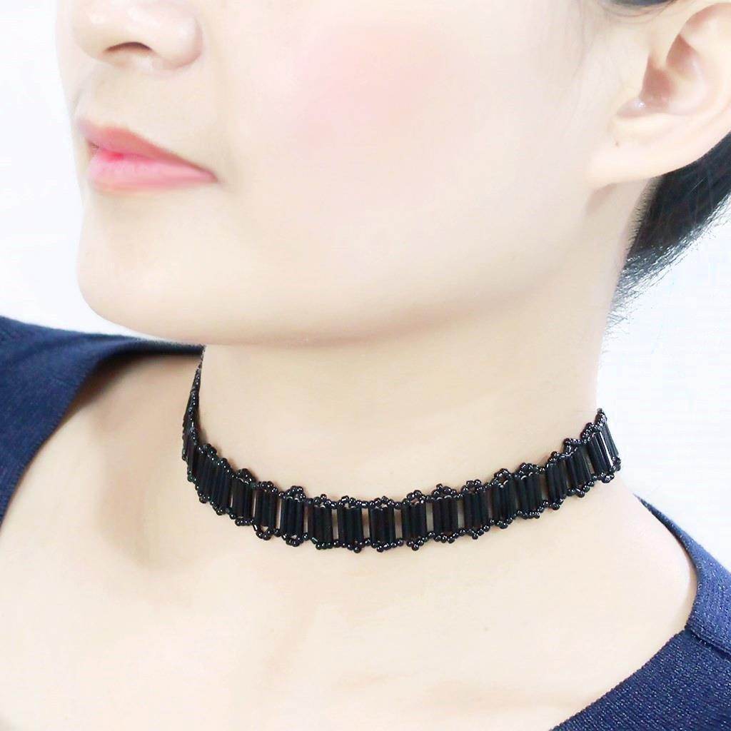 Elegant synthetic gemstone fashion necklace in black, perfect for chic and trendy outfits
