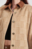 Emory Park trendy travel jacket in beige houndstooth pattern with snap buttons and corduroy collar