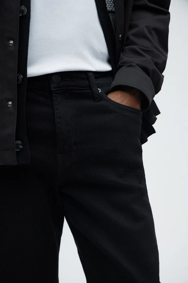 VacationGrabs black urban style jeans for men with a modern fit and casual look