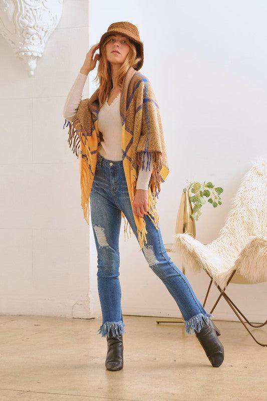 Bella Chic Women's Vacation Style Accessory Featuring a Cozy Poncho and Stylish Hat in a Trendy Look