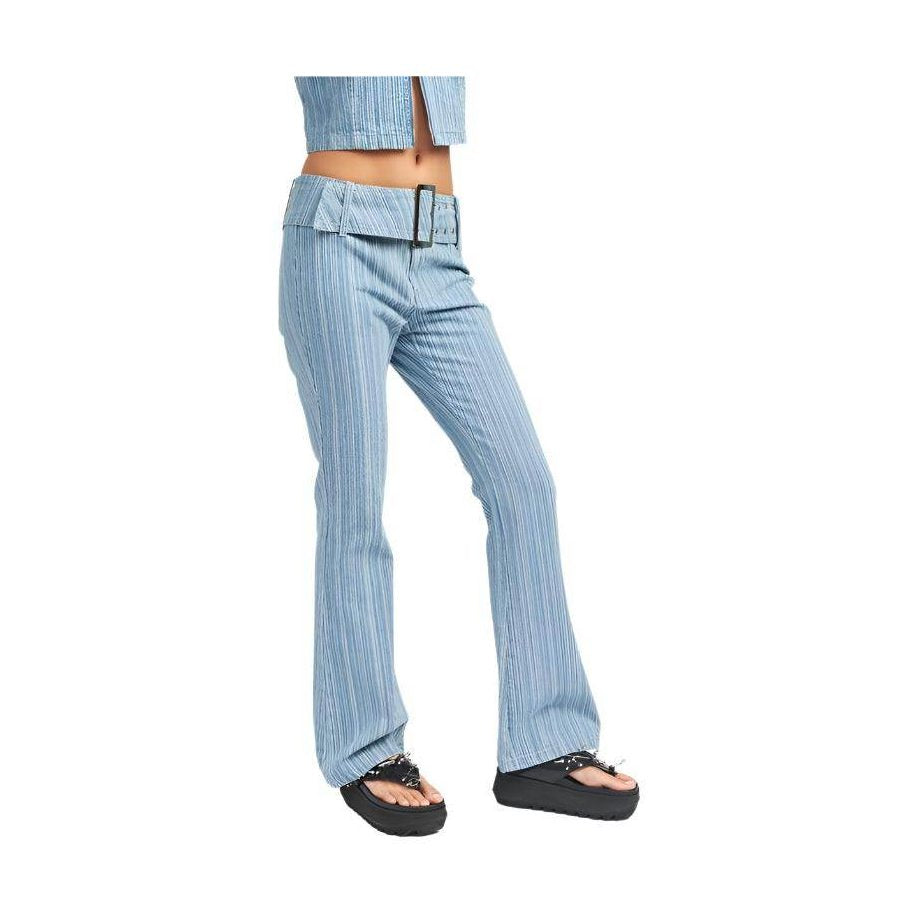 Emory Park women's vacation style flared jeans in light blue with a stylish belt detail