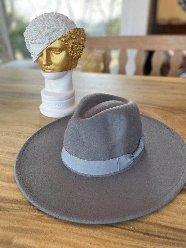 Queens INC vegan felt panama hat in gray with a stylish wide brim and elegant ribbon band