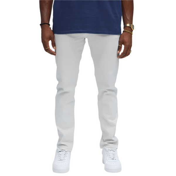 Men wearing slim fit vacation jeans men in white from VacationGrabs paired with white sneakers