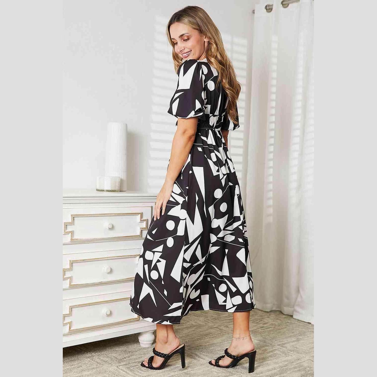 Trendsi black and white geometric balloon sleeve vacation dress with flattering fit and stylish design