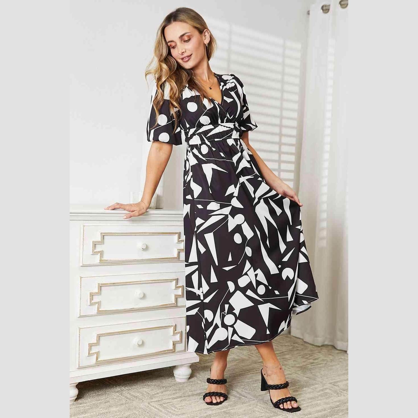 Trendsi women's balloon sleeve vacation dress in a modern black and white geometric print