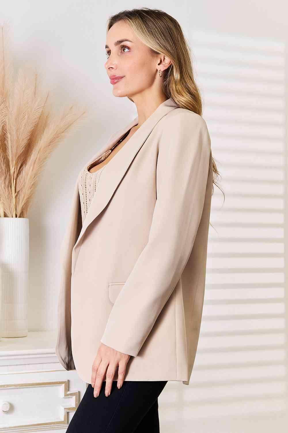 Trendsi elegant long sleeve blazer in beige with a tailored fit and elegant design