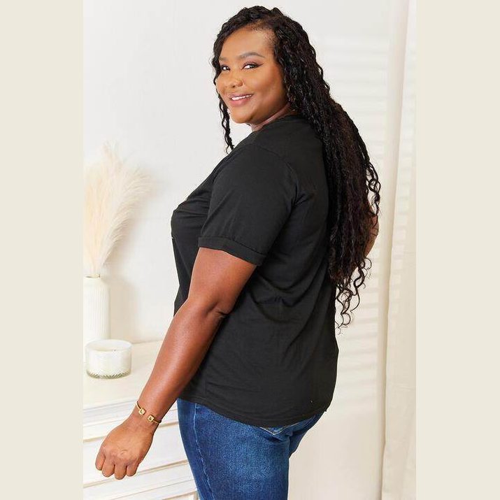 Trendsi Women's Leopard Print Mom Shirt in Black with Short Sleeves and Relaxed Fit