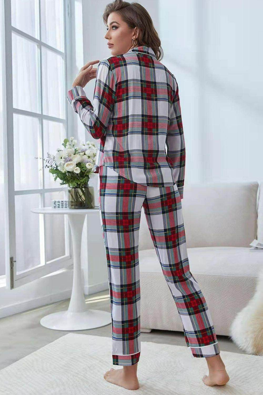Trendsi Women's Sleepwear Plaid Top and Pants Set in Cozy Fabric for Relaxation