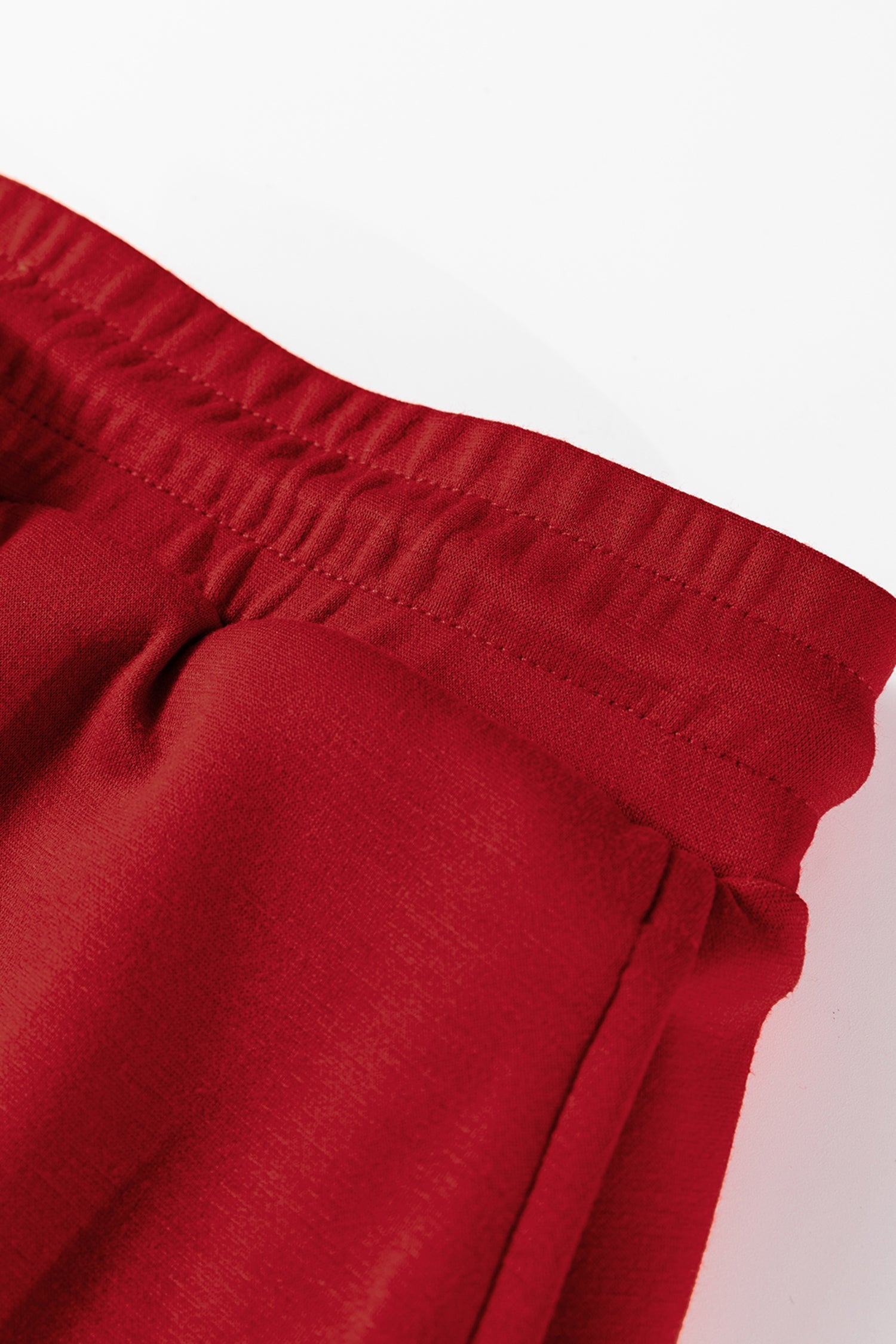 Ensemble pull uni à épaules tombantes et mini-jupe