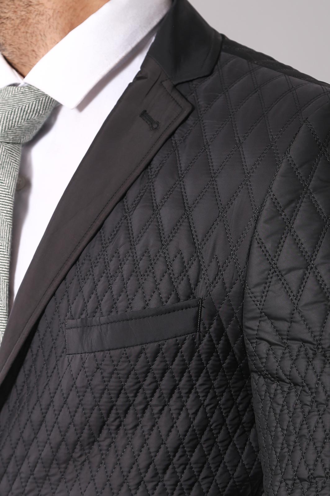 3 Pockets 2 Button Quilted Coat Jacket Black Short Coat – detail view