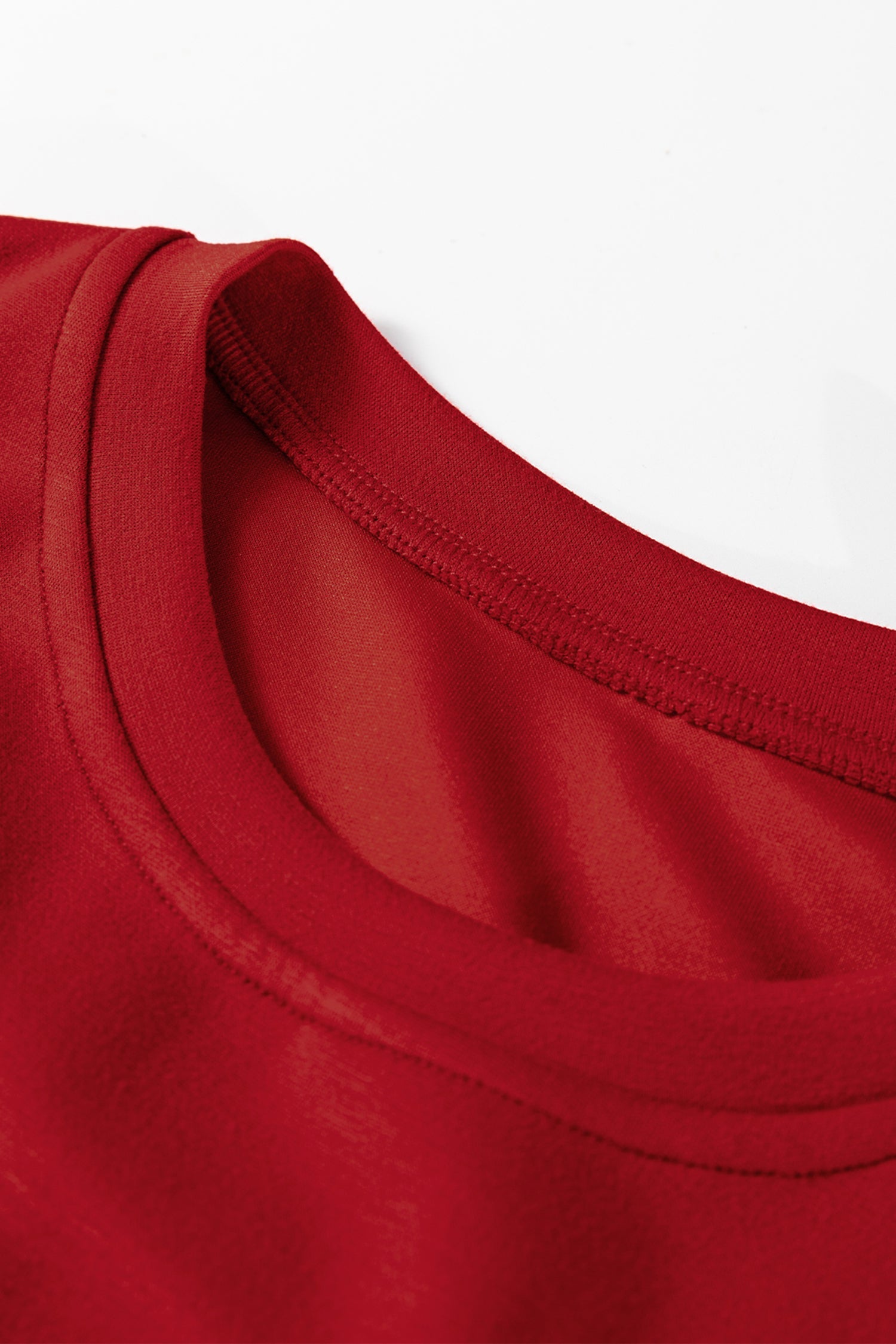 Ensemble pull uni à épaules tombantes et mini-jupe