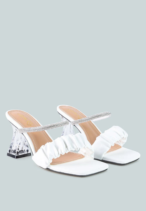 Date Look - Sandales à talons transparents et strass