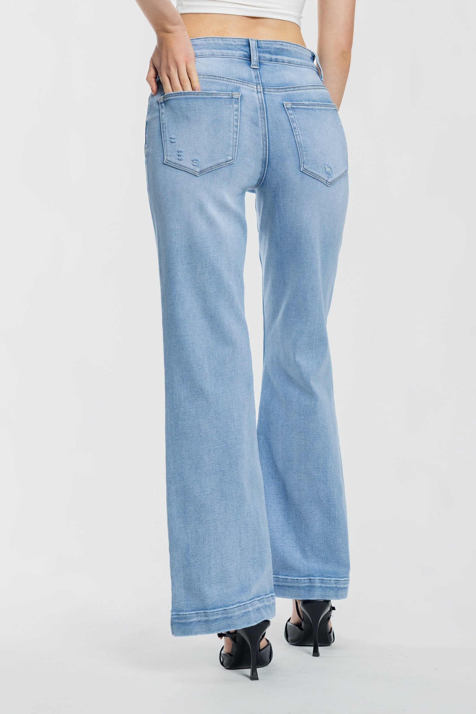 Women’s Wide-Leg Jeans for Effortless Style