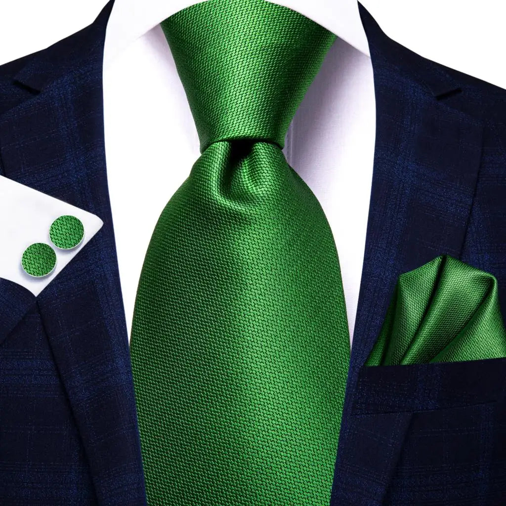 Men's Black Silk Paisley Tie for Travel-Friendly Style