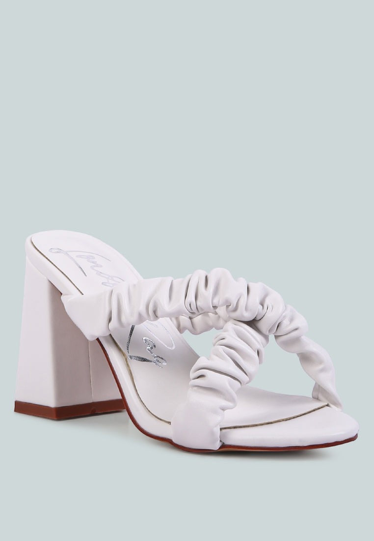 Sandales compensées à brides froncées - Page 3
