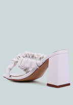 Sandales compensées à brides froncées - Page 3