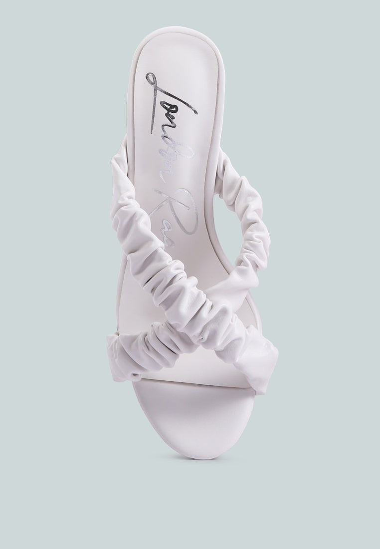 Sandales compensées à brides froncées - Page 3