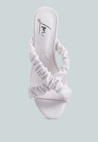 Sandales compensées à brides froncées - Page 3
