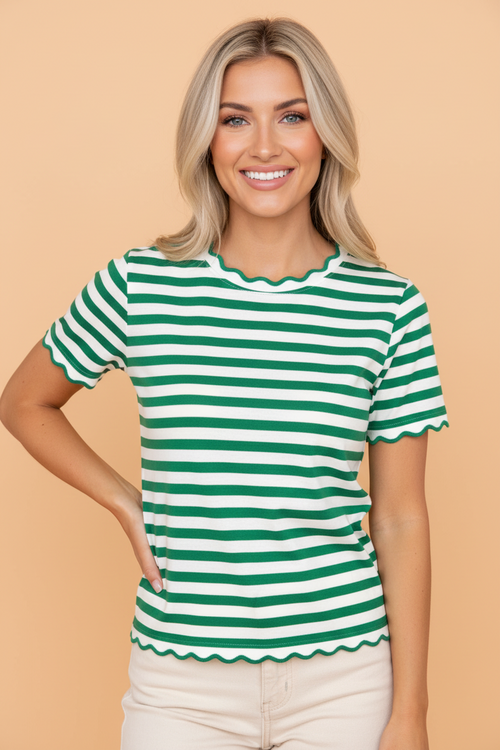 Camiseta de cuello redondo con rayas y borde festoneado