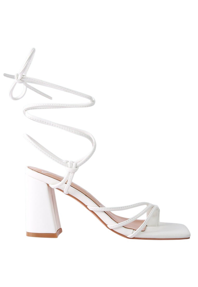 Piri Toe Ring Tie Up Block Sandals