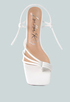 Piri Toe Ring Tie Up Block Sandals