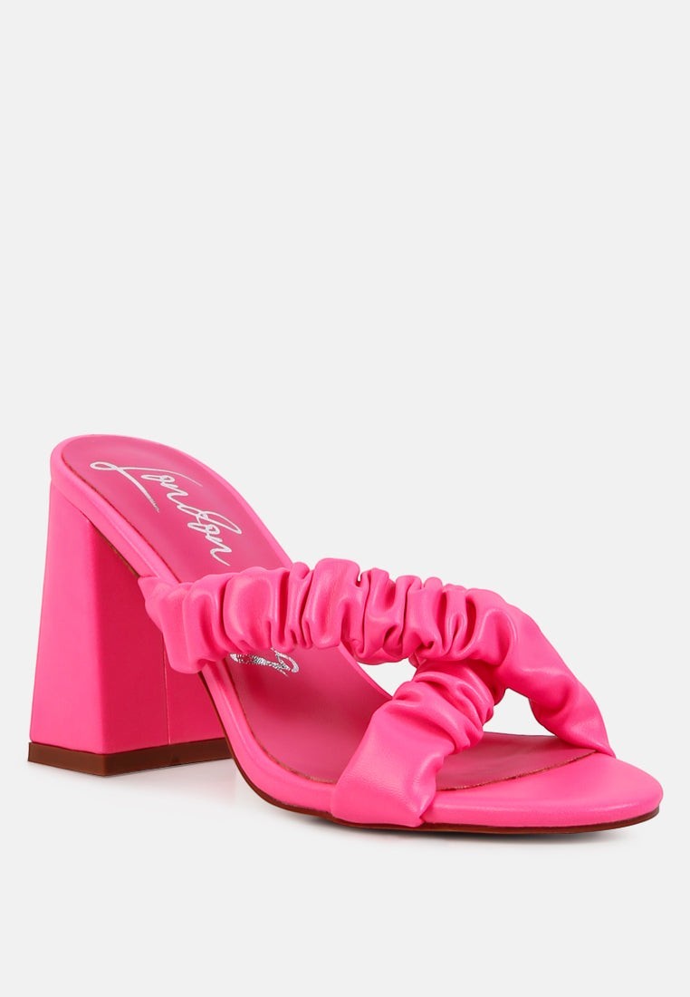 Sandales compensées à brides froncées - Page 3