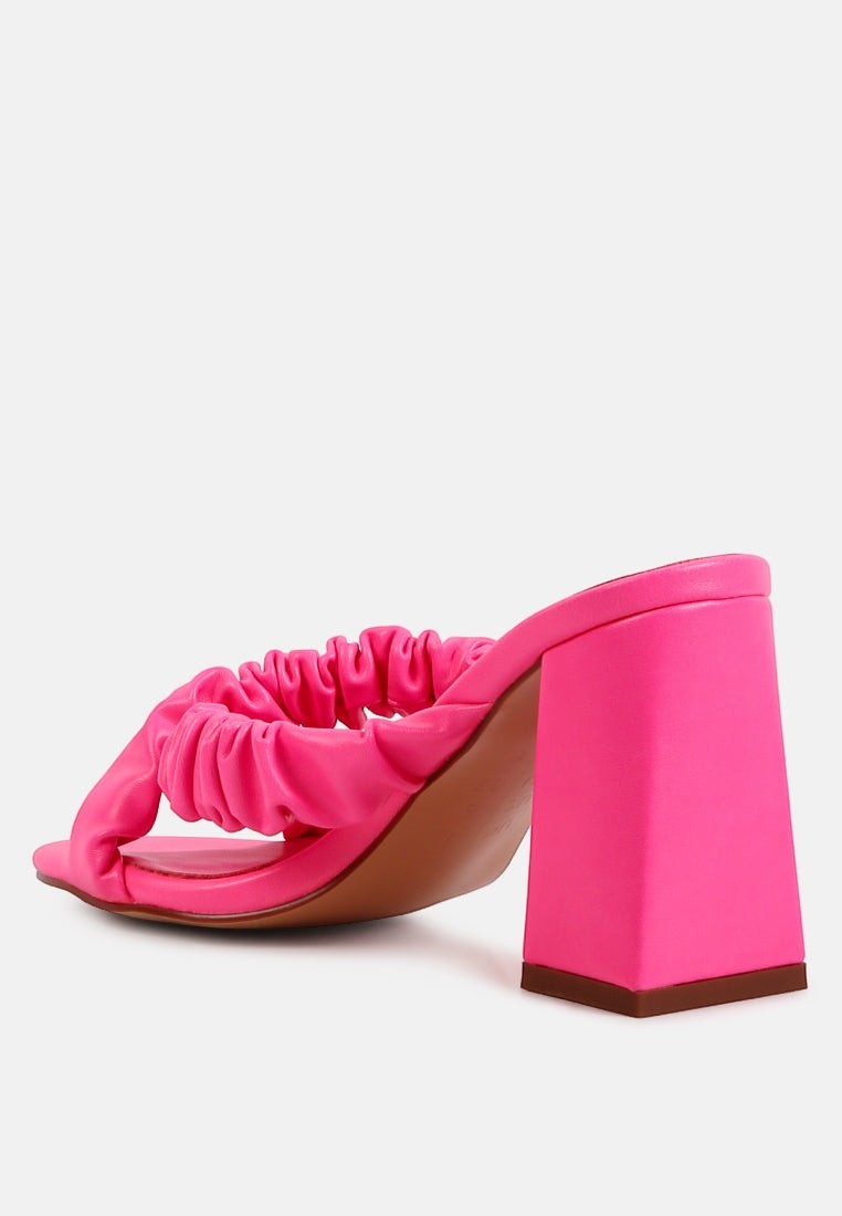 Sandales compensées à brides froncées - Page 3