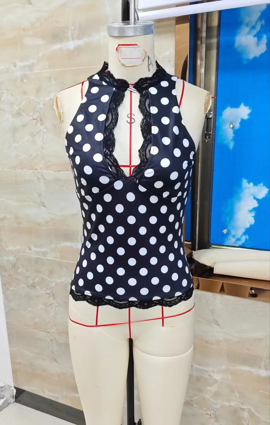 VacationGrabs Women Polka Dot Halter Neck Tank Top Lace Trim Keyhole Cutout Sleeveless Slim Fit Y2K Camisole Top for Party Clubwear