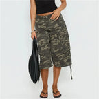 VacationGrabs Women's 3/4 Length Low Rise Denim Cargo Shorts Baggy Wide Leg Cropped Trousers with Pockets for Y2K Retro Streetwear