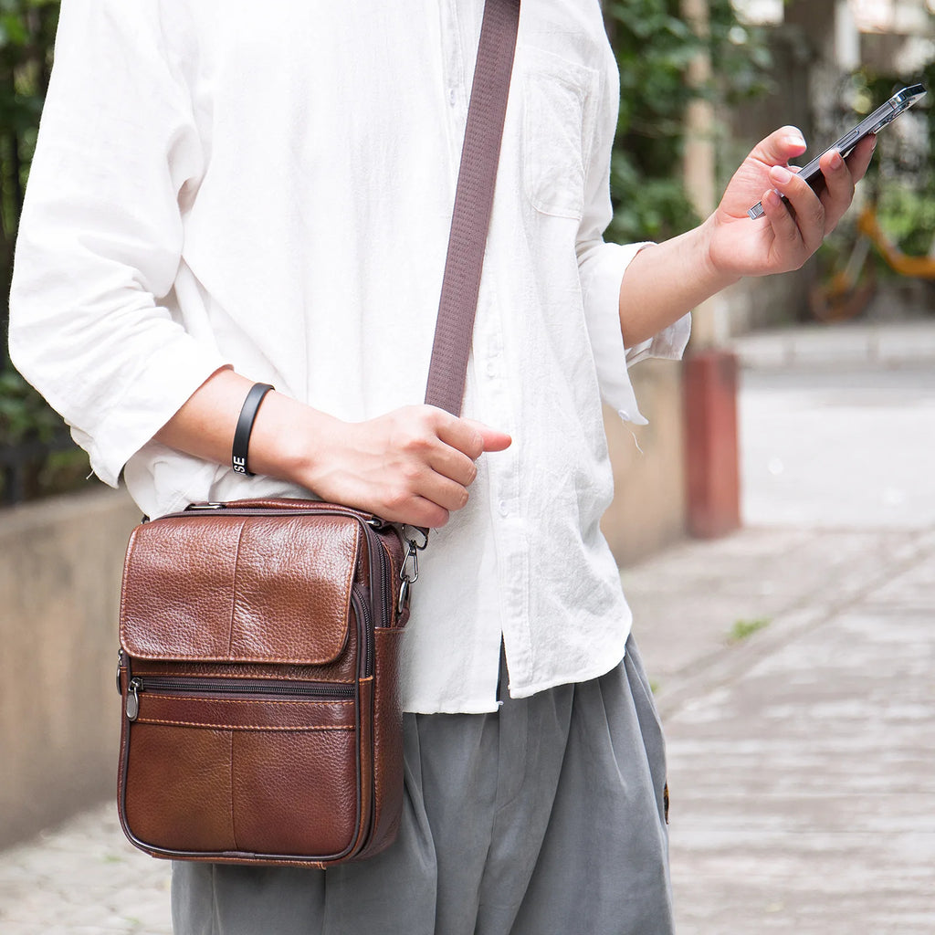 Bolso de hombro de 7.9" para iPad de hombre, bandolera de cuero suave