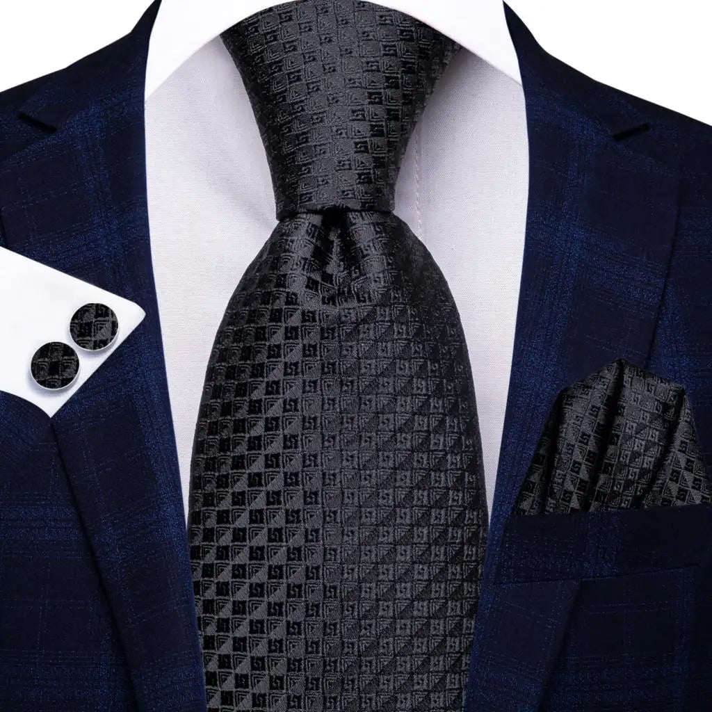 Quality Men's Tie: How to Tie Men's Tie Guide