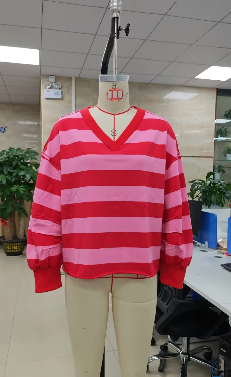 VacationGrabs Oversized Striped V Neck Raw Hem Cropped Sweatshirt Women Loose Long Sleeve Pullover Winter Autumn Casual Streetwear
